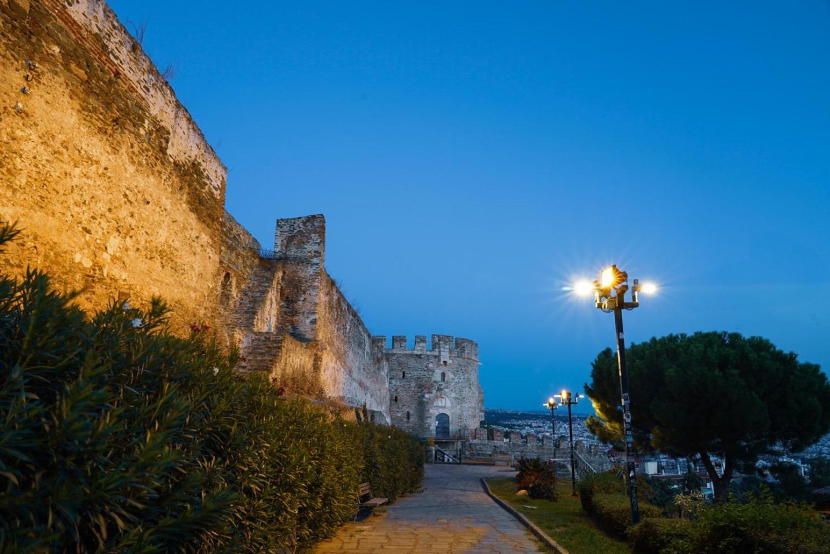 Appartamento Beyond The Castle Salonicco Esterno foto