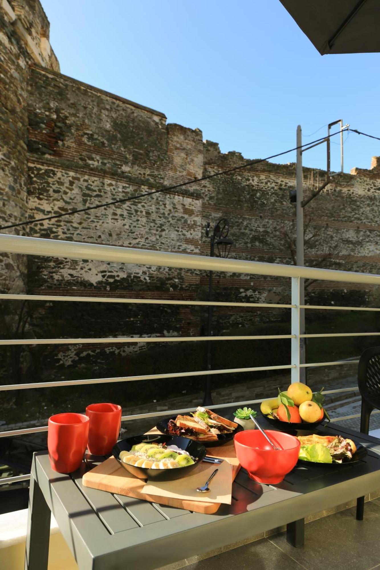 Appartamento Beyond The Castle Salonicco Esterno foto