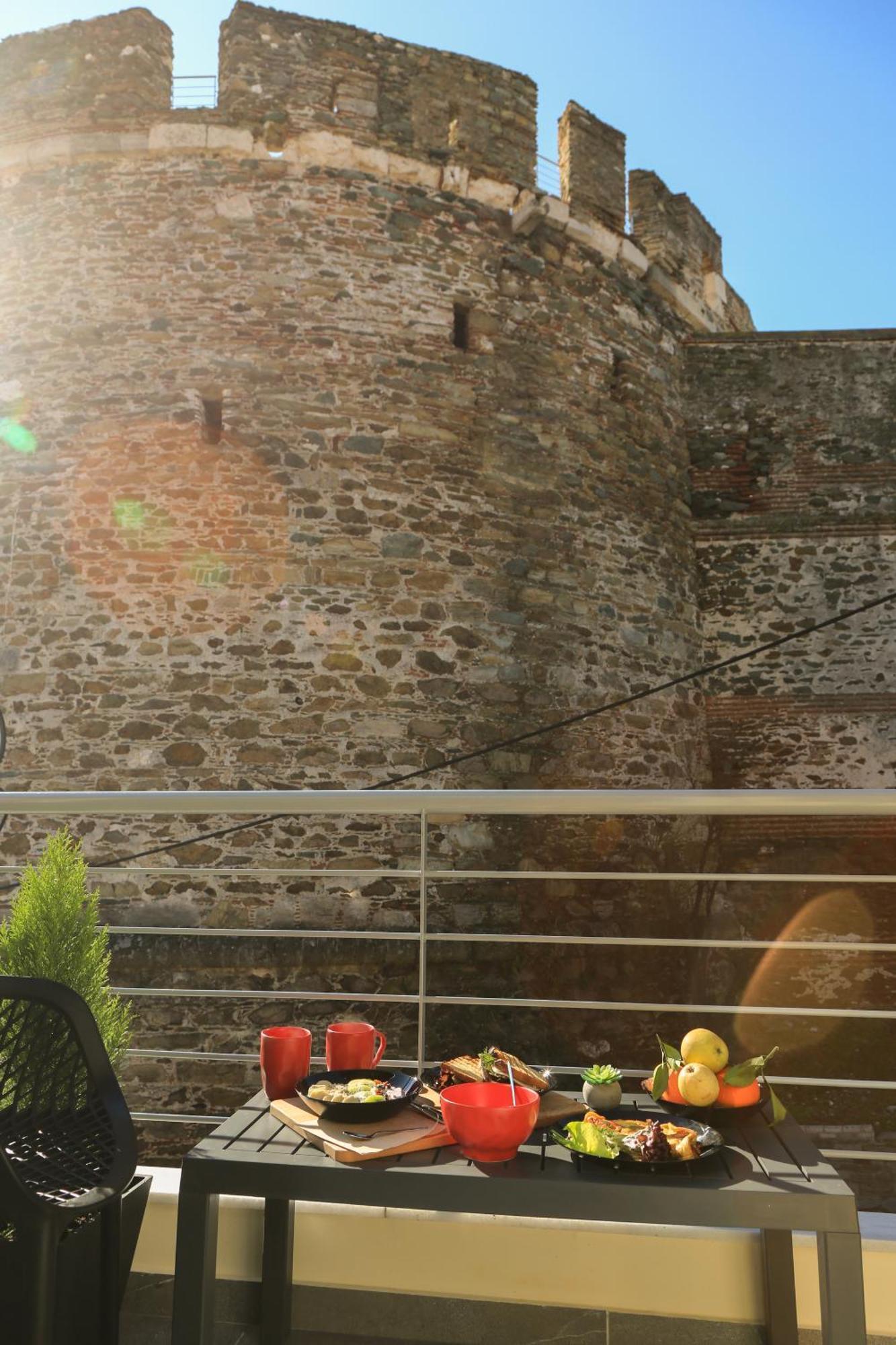 Appartamento Beyond The Castle Salonicco Esterno foto
